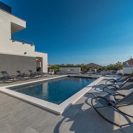 Villa Magnifica Apartments With Pool Новаля Екстер'єр фото