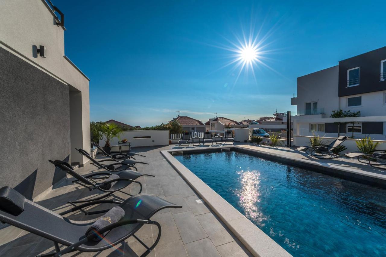 Villa Magnifica Apartments With Pool Новаля Екстер'єр фото