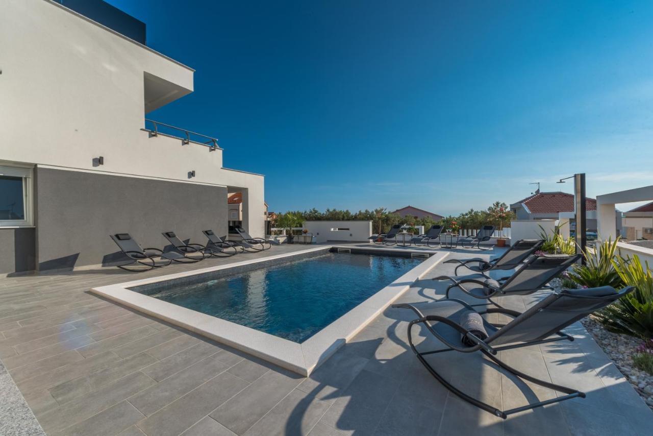 Villa Magnifica Apartments With Pool Новаля Екстер'єр фото